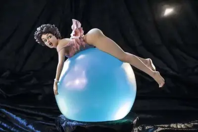 Statue little ego bubble dream